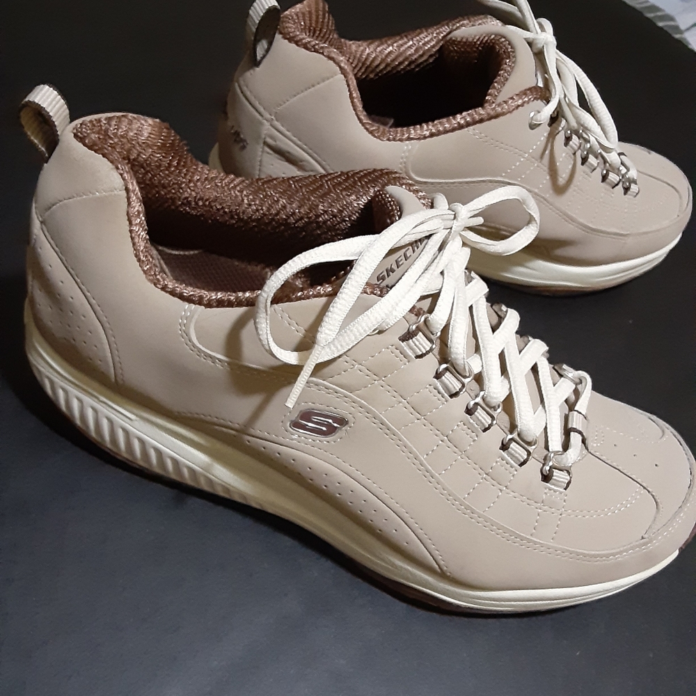 Women's Sketches Shape-ups Size 8.5